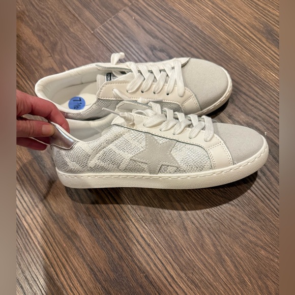 NWOB Vintage Havana  Silver Snakeskin Carla Sneakers - Picture 2 of 6